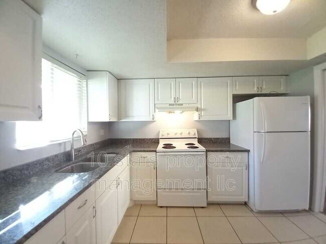 Building Photo - 4729 39th Ave N