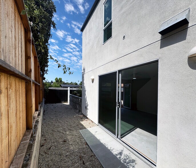 Building Photo - 5644 Aldama St