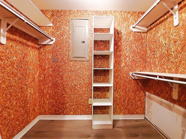 Building Photo - Welcome to this charming 2 bedroom, 2 bathroom home in Henderson, Texas!