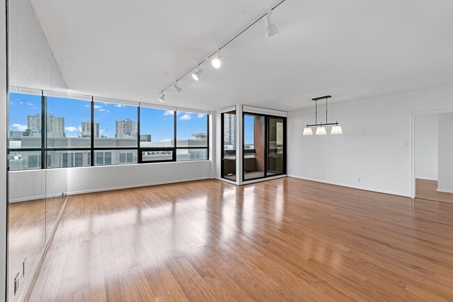 Building Photo - 5150 Hidalgo St