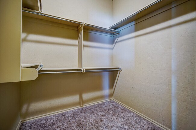 Building Photo - AVAILABLE THE END OF APRIL! 3 OR 4 BDRM, 2 BATHRM, 2 CAR & STORM SHELTER