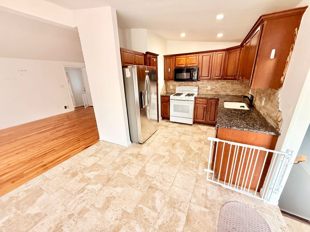 Building Photo - 30 Kayron Dr