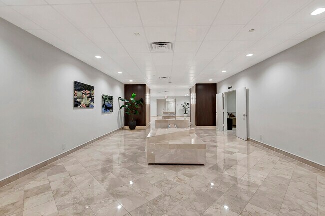 Building Photo - 4301 N Ocean Blvd