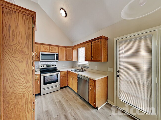 Building Photo - 240 Green Hills Dr
