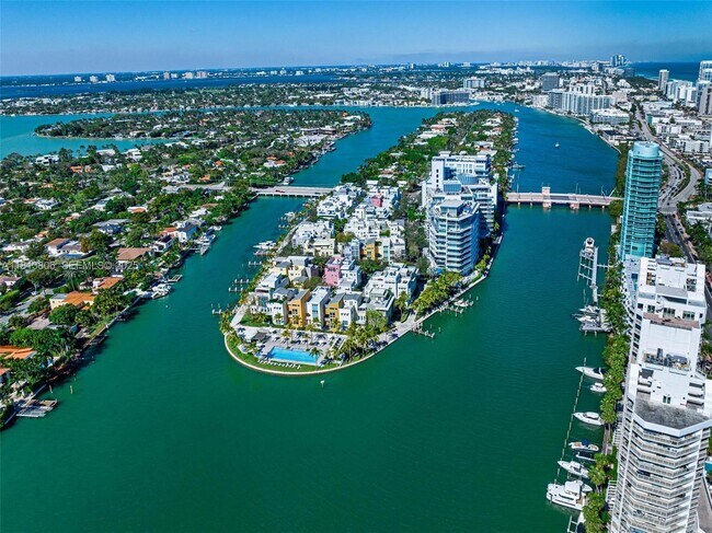 Building Photo - 6103 Aqua Ave