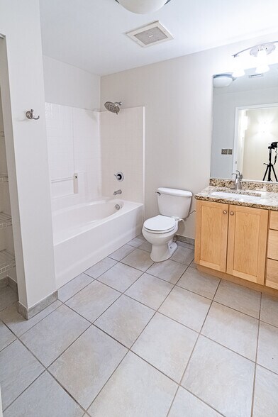 Building Photo - 306 N 26th St