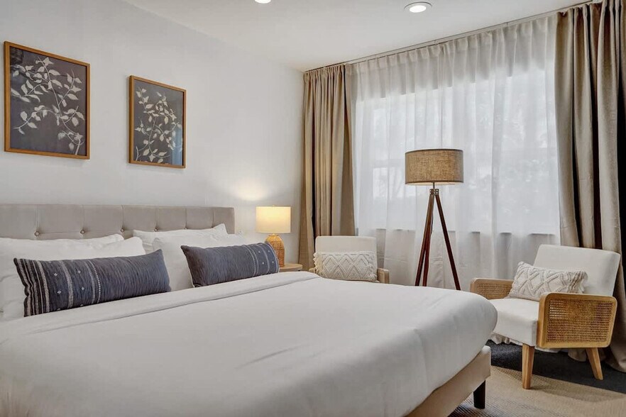 Primary Photo - 851 N Surf Rd