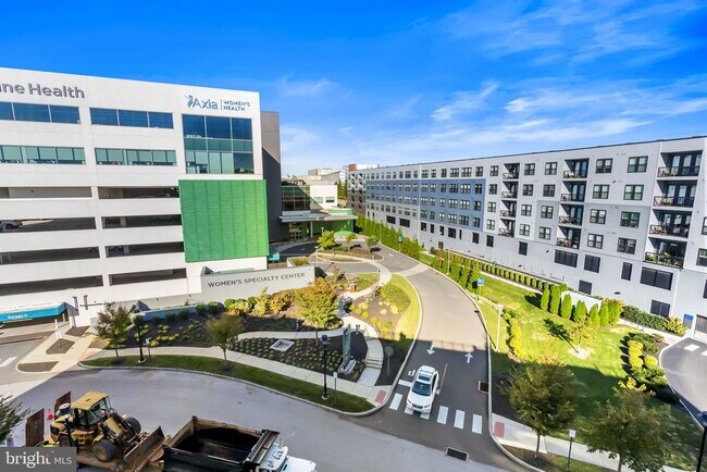 Building Photo - 908 Laurens Aly