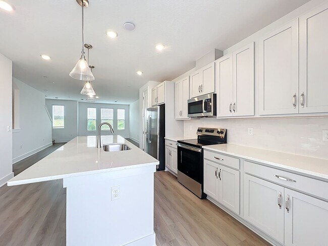 Building Photo - 15465 Hamlin Pk Dr