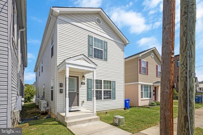 Building Photo - 277 4th Ave