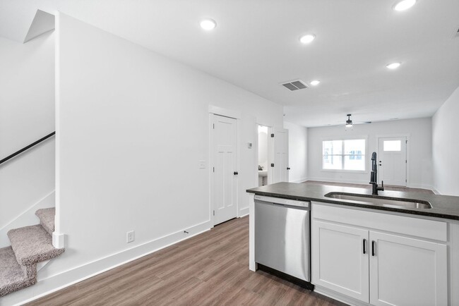 Building Photo - Brand New Luxury Townhome For Rent Near Bi...