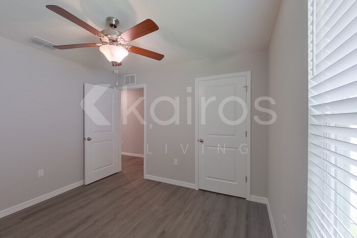 Building Photo - 8700 SW 43rd Ter