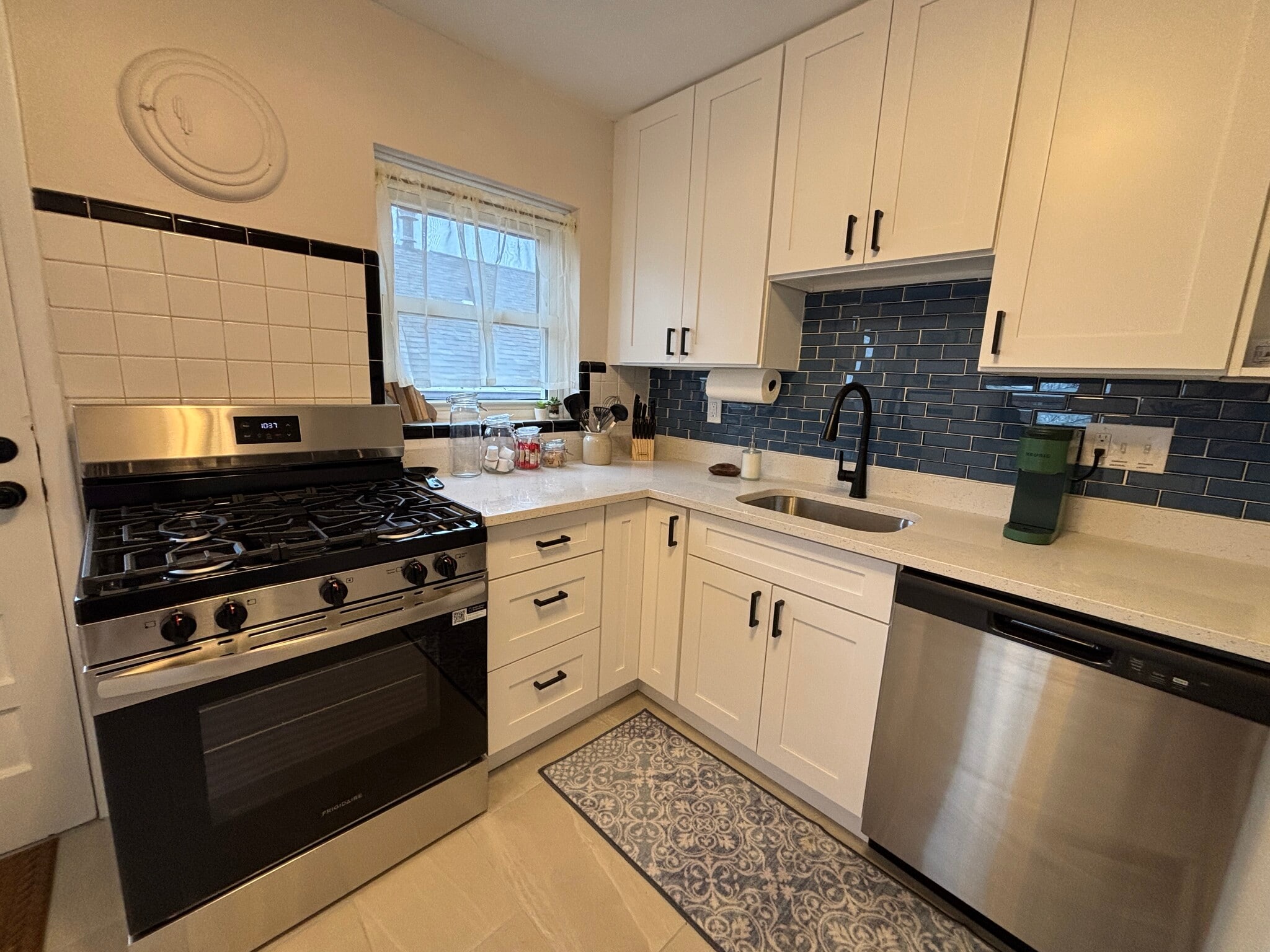 Building Photo - 5025 Lenox Ave