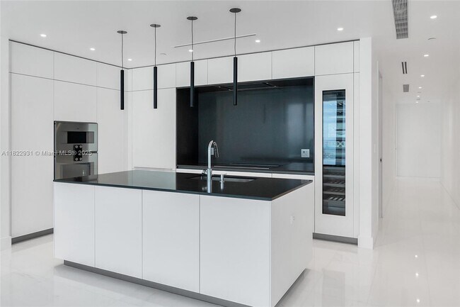 Building Photo - 300 Biscayne Blvd Way