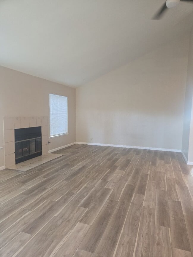 Building Photo - Charming Single Story 3 Bed 2 Bath House