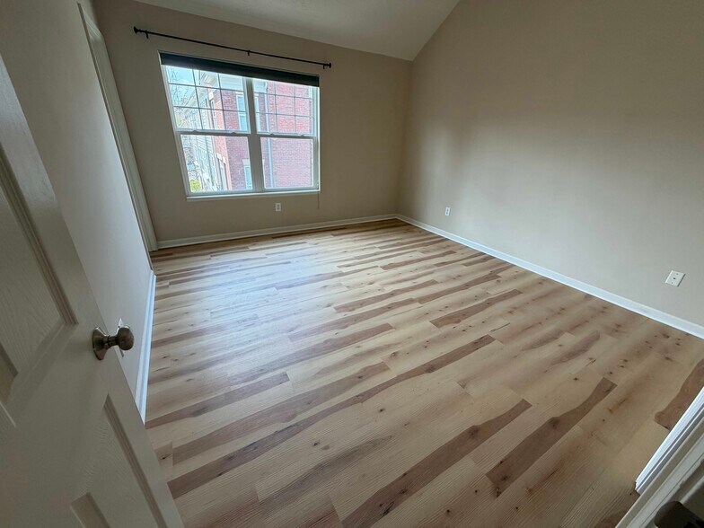 Building Photo - 70 Florence St