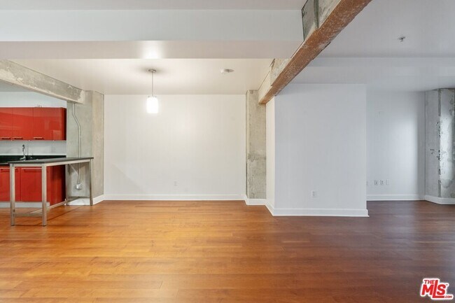 Building Photo - 416 S Spring St