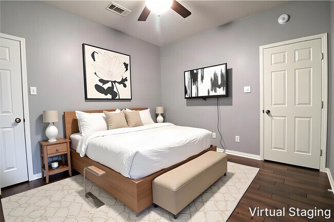 Building Photo - 1423 Greenway Village Dr