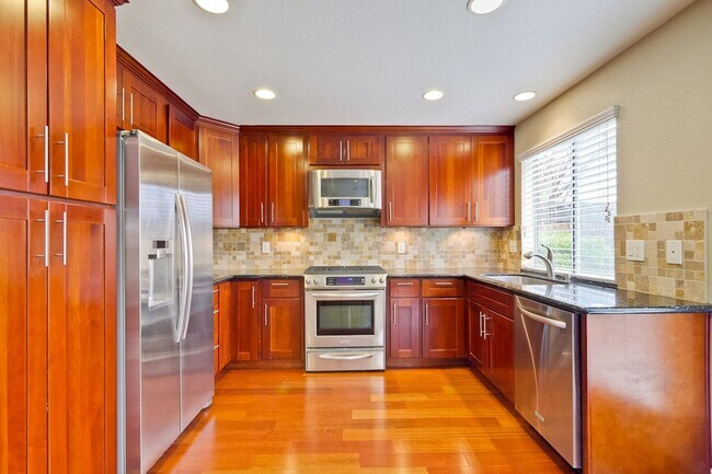 Building Photo - Awesome 3 Bedroom  Home Near Rivermark Plaza!