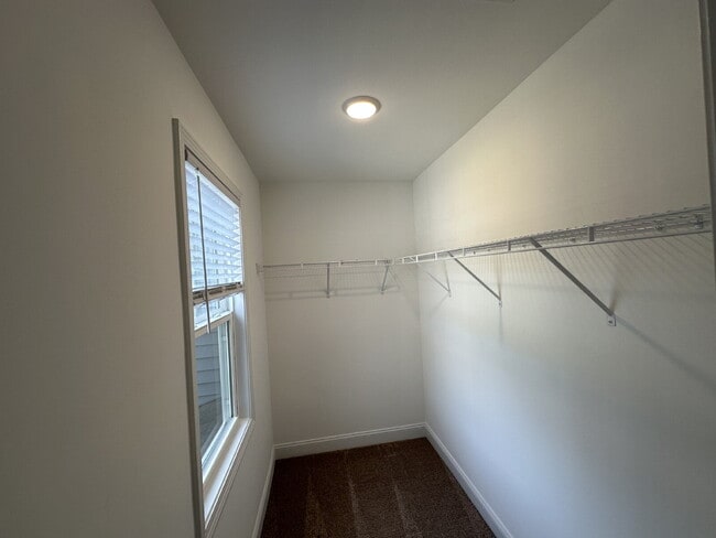 Building Photo - Beautiful 3 Bedroom, 2.5 Bath Home!