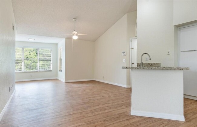 Building Photo - 417 Vista Isles Dr