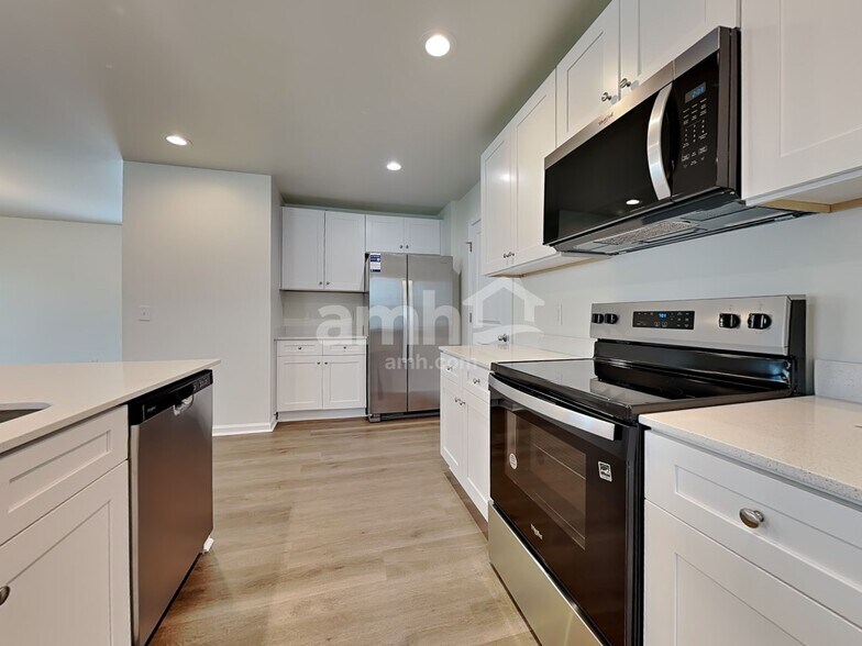 Building Photo - 202 Bellflower Cir
