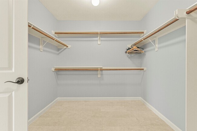 Building Photo - 313 Winding Oak Ln S