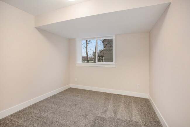 Building Photo - 4166 Del Mar Dr SW