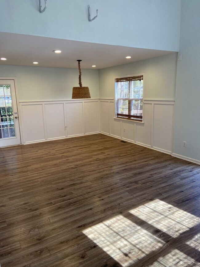 Building Photo - Beautiful home in Emerald Isle.