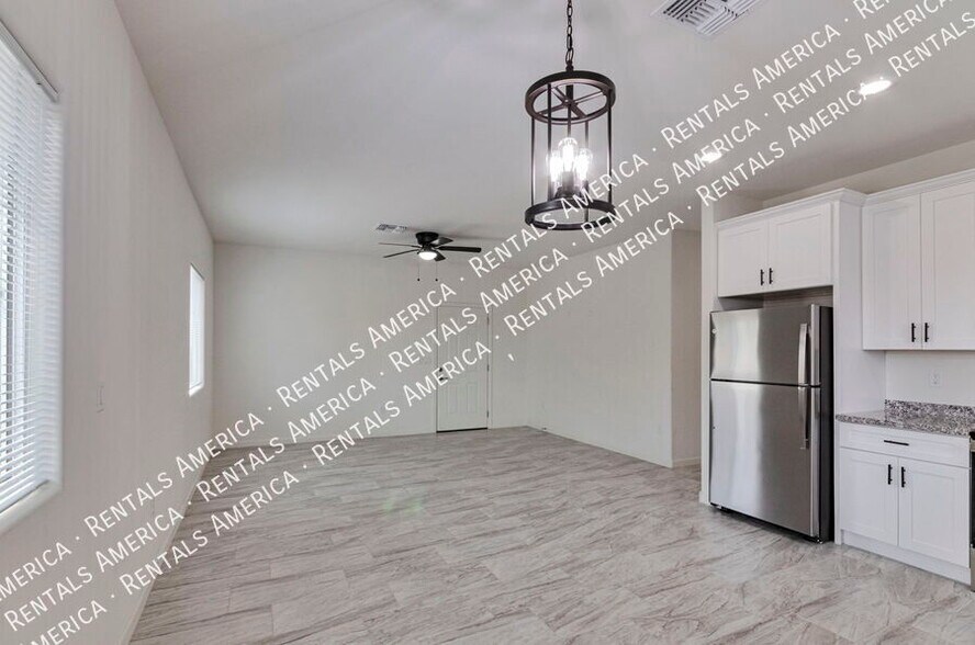 Building Photo - 3727 N Stone Ave