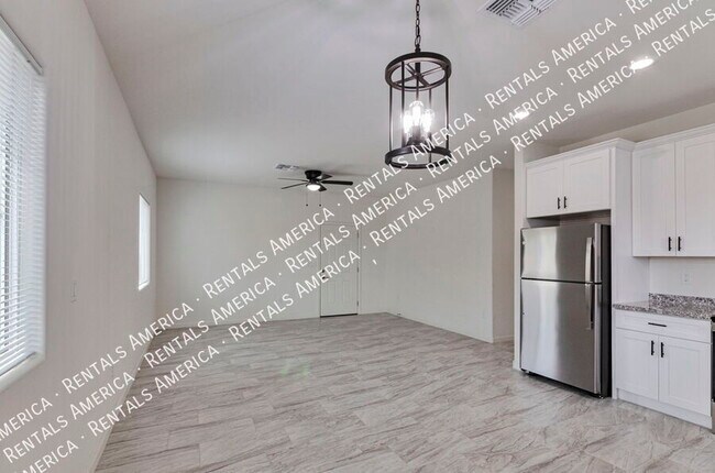 Building Photo - 3727 N Stone Ave