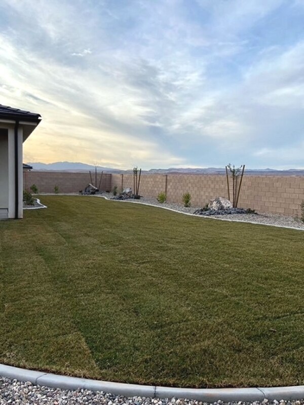 Building Photo - 1395 E Black Brush Dr