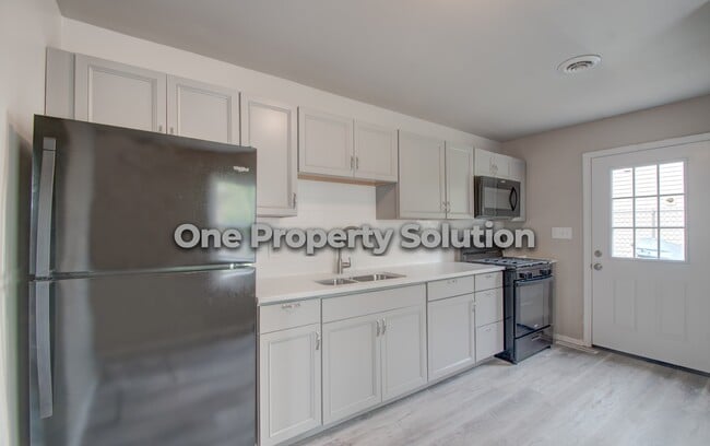 Building Photo - 1062 Hovey St