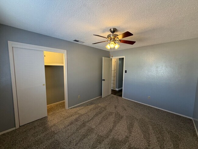 Building Photo - 3 Bedroom Single Story Home Available Near Louisiana Blvd NE & Candelaria Rd NE!