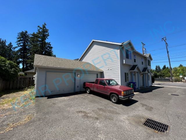Building Photo - Beautiful 2 bedroom duplex located in Southeast Portland!