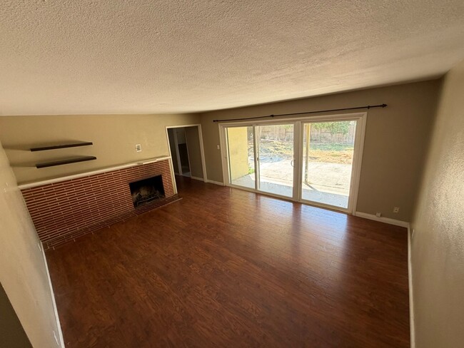 Building Photo - 4752 Crestview Dr