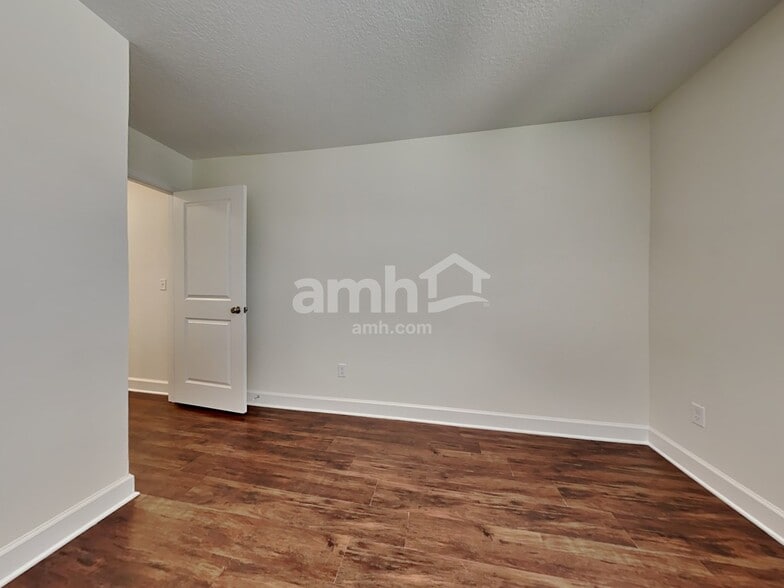 Building Photo - 1010 Tan Tara Trl