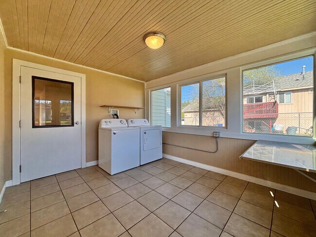 Building Photo - 4216 E Princeton Ave