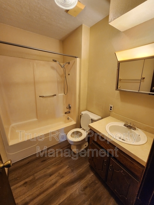 Building Photo - 306 SE 10th