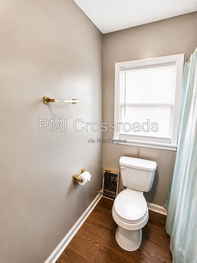 Building Photo - 153 S Cypress Ave