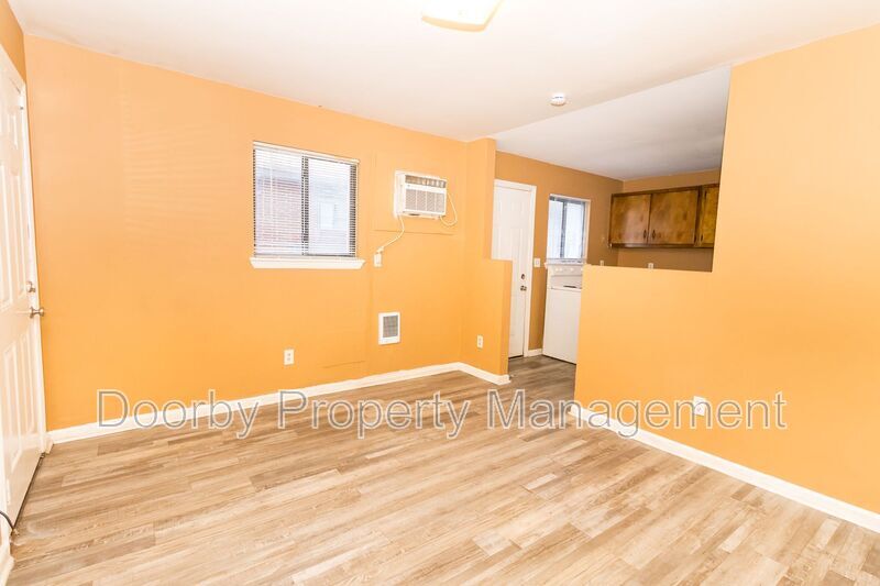 Building Photo - 1008 N Hawthorne St