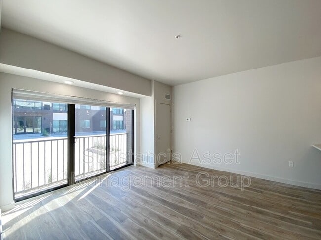 Building Photo - 1677 Midtown Pl