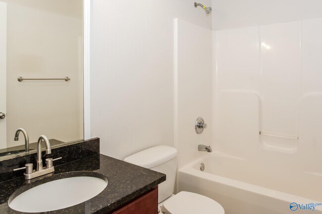 Building Photo - 204 Farmington Dr