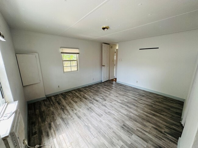 Building Photo - 2 Bed 1.5 Bath, Minutes from Tarpon Springs