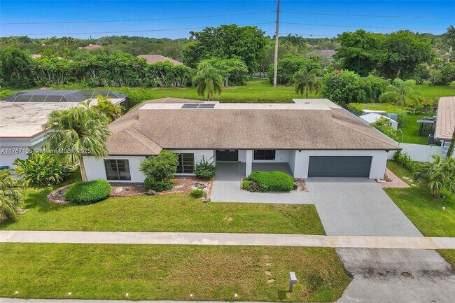 Building Photo - 16610 Royal Poinciana Ct
