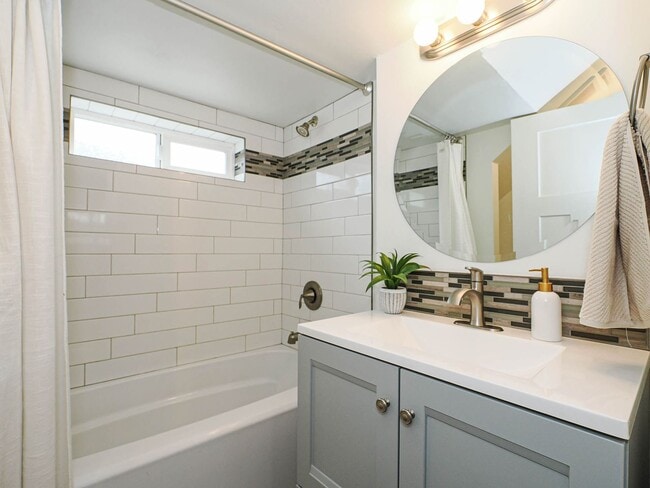 Building Photo - NEWLY REMODELED HISTORIC HOME IN DOWNTOWN ...