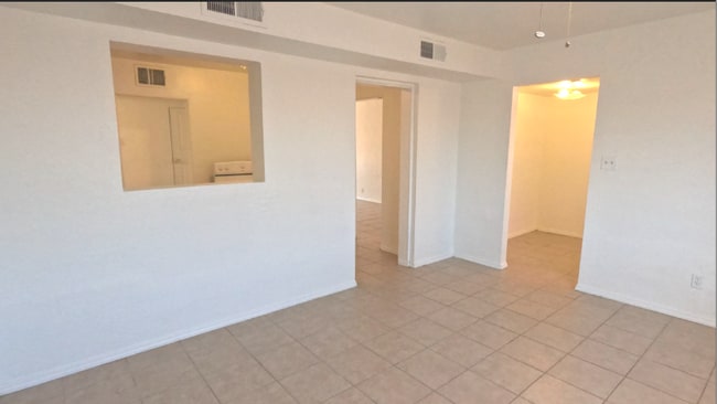 Building Photo - 2612 E Alta Vista Rd