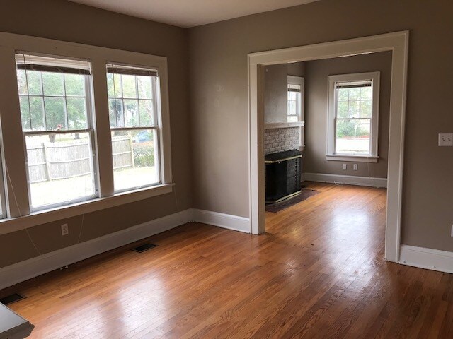 Building Photo - 2717 Oak St