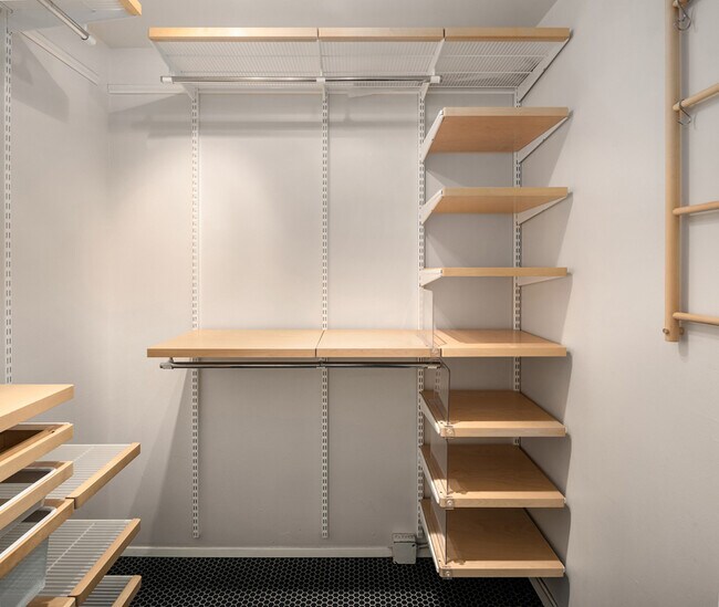 Building Photo - 1000 Union St