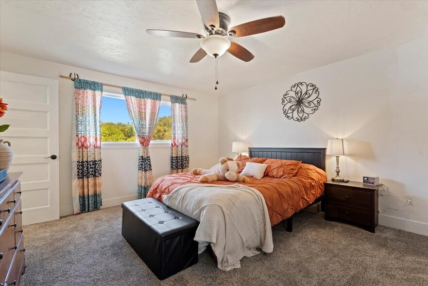 Building Photo - 15916 Hill Top Cir